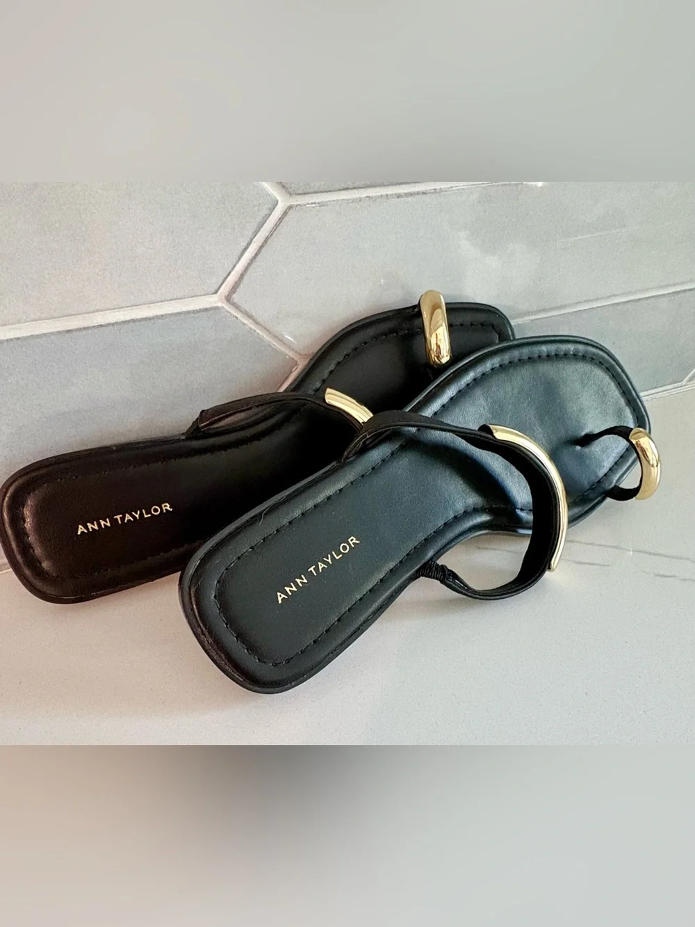 Ann Taylor Black Leather Embellished Sandals with Gold Hardware & Toe Ring Sz. 7
